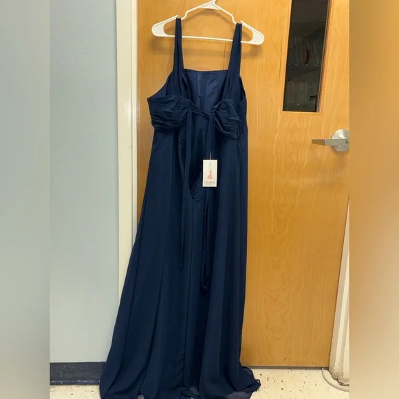 Elegant Navy Blue Gown - Picture 2 of 4